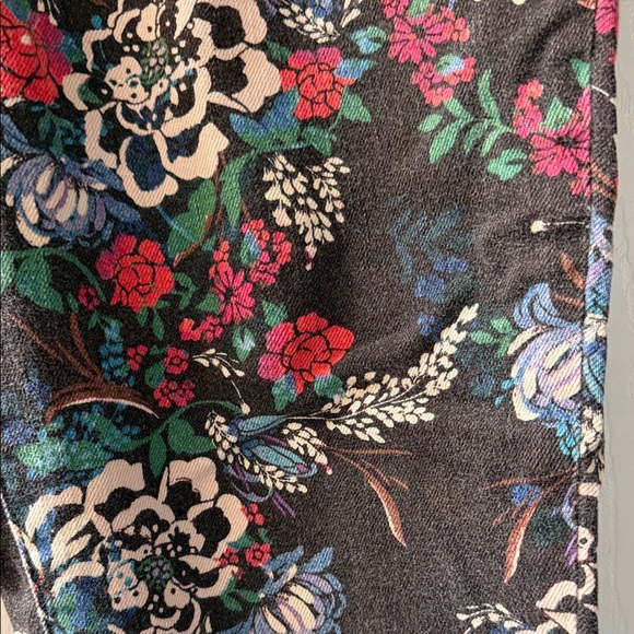 Pilcro Floral mid rise  Pants - Picture 4 of 5